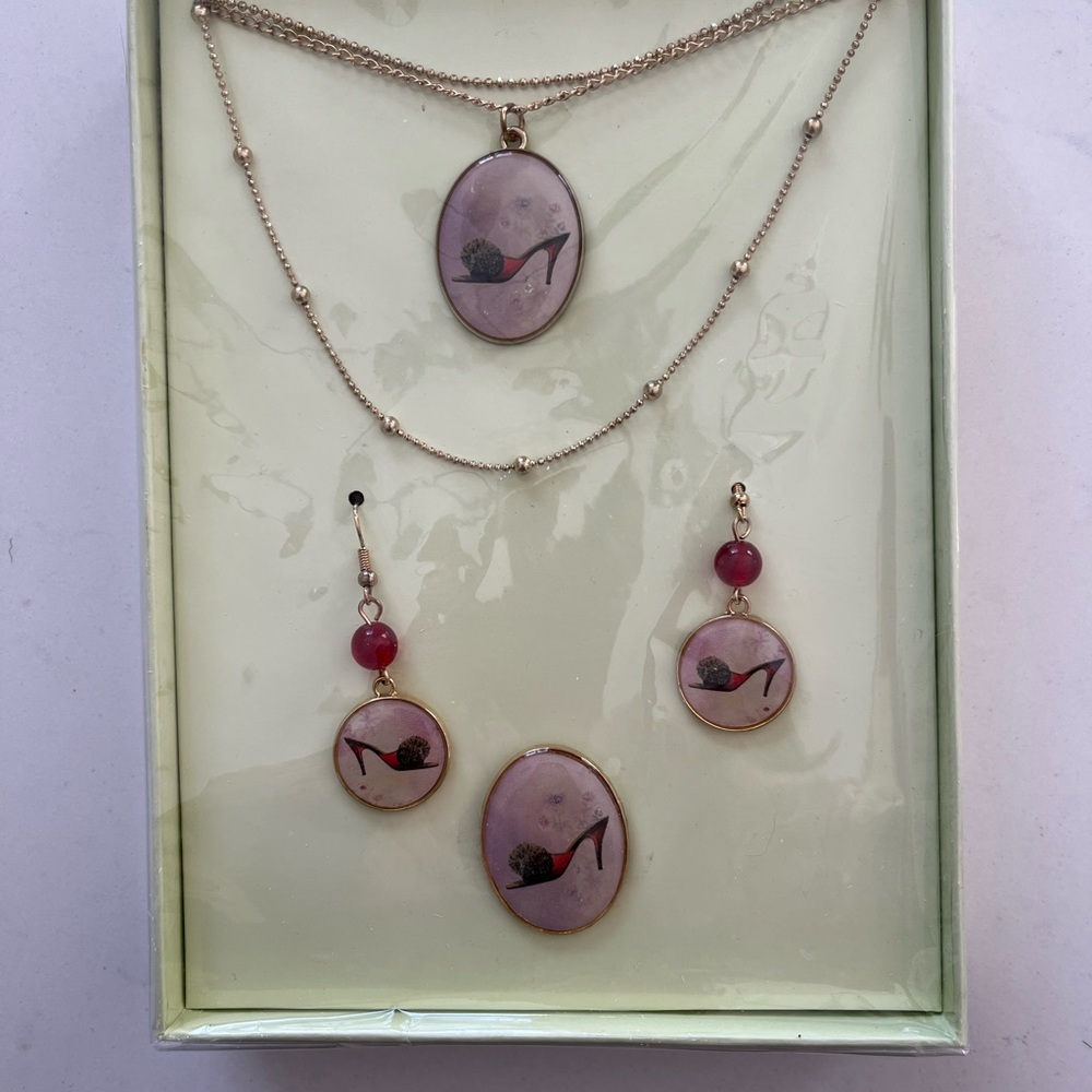 Chic ring earrings necklace set with cute shoe pic